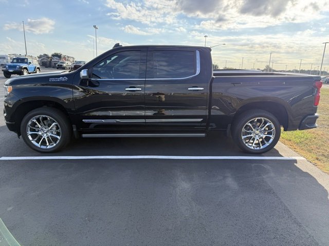 2024 Chevrolet Silverado 1500 High Country photo 3