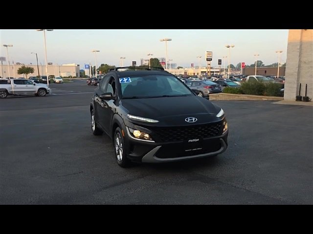 2022 Hyundai Kona SEL photo 2