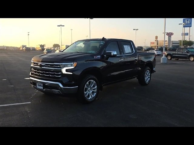 2024 Chevrolet Silverado 1500 LTZ photo 3