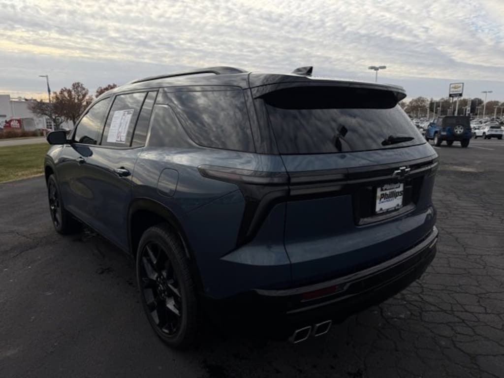 Used 2025 Chevrolet Traverse RS SUV