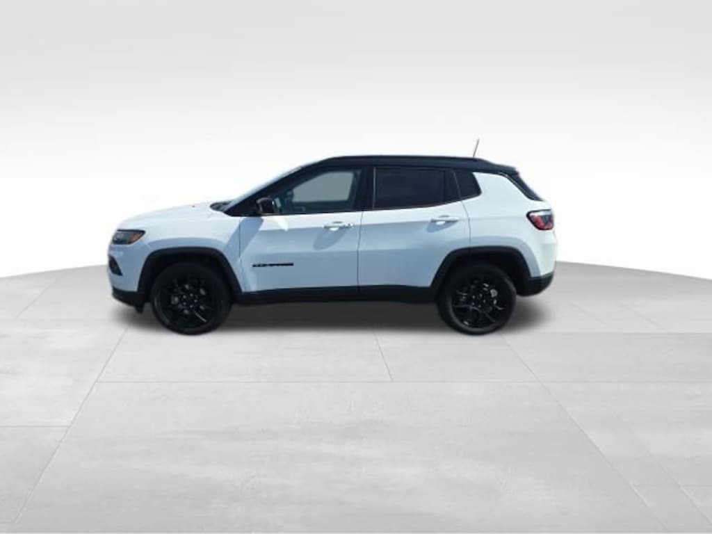 Used 2022 Jeep Compass Altitude 4x4 SUV