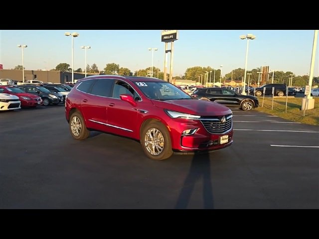 2023 Buick Enclave Essence photo 2