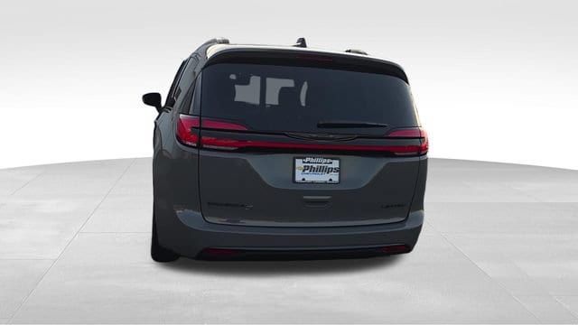 2025 Chrysler Pacifica Limited - Photo 11