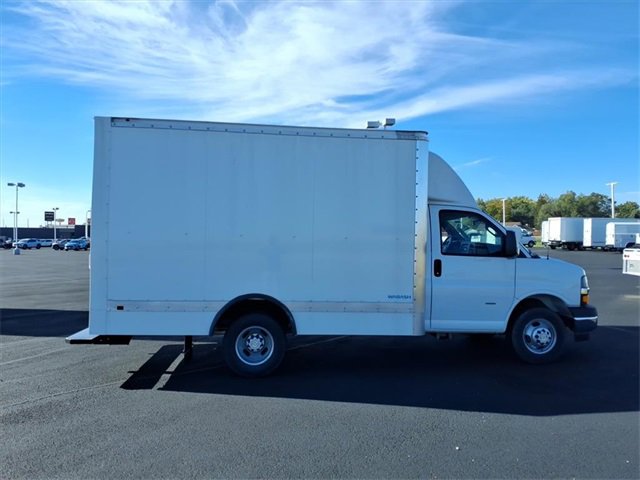 2025 Chevrolet Express 3500 Cutaway Van photo 2