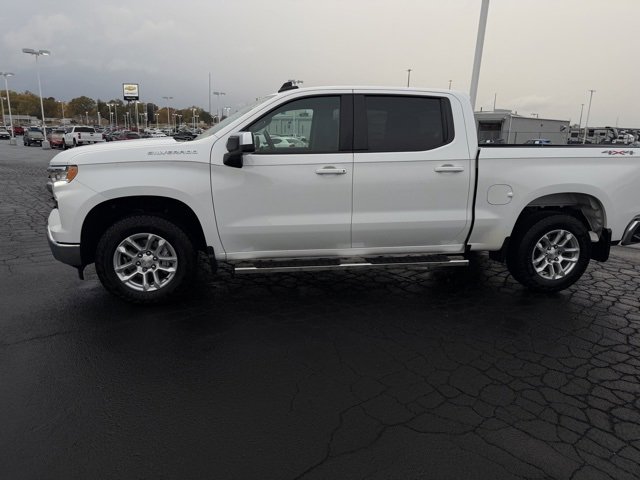 2022 Chevrolet Silverado 1500 LT photo 2