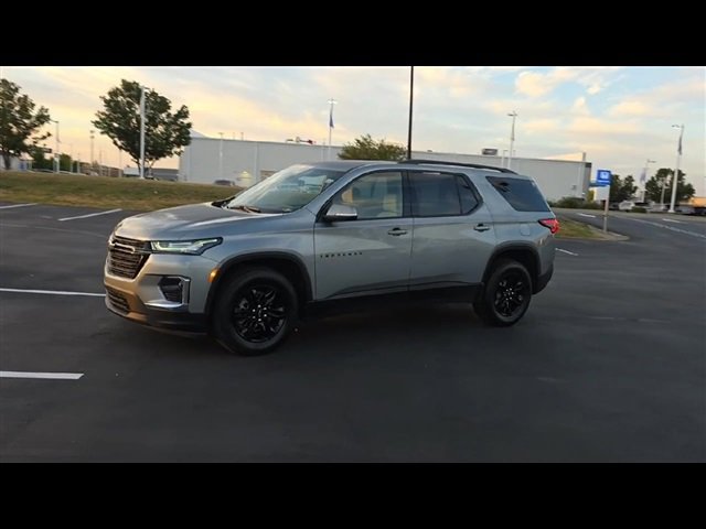 2023 Chevrolet Traverse LS photo 2