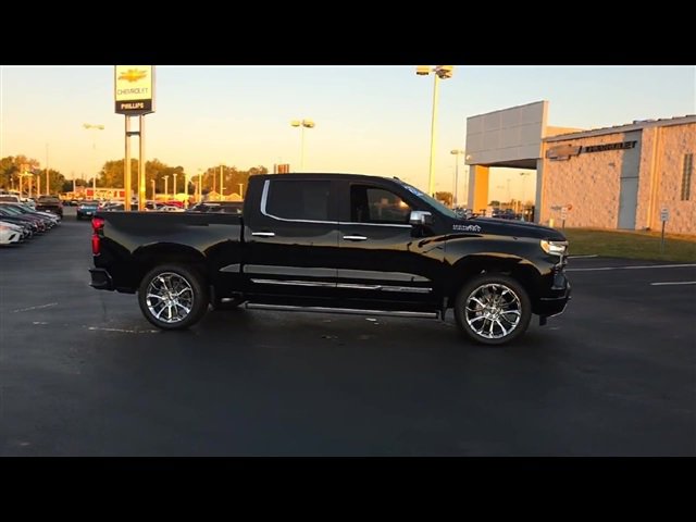 2024 Chevrolet Silverado 1500 High Country photo 2