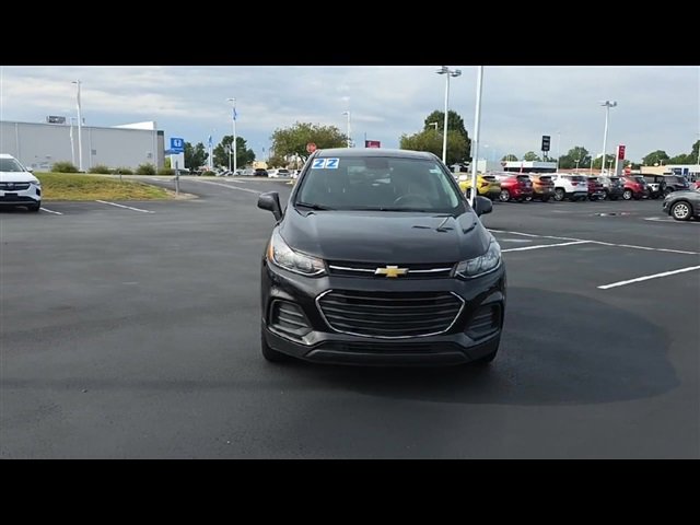 2022 Chevrolet Trax LS photo 2