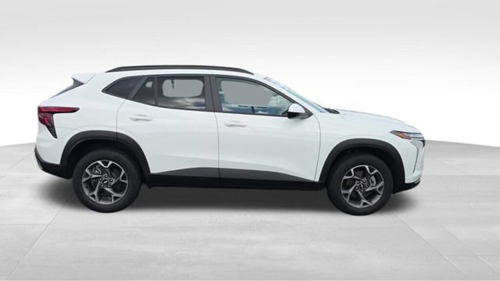 Used 2025 Chevrolet Trax LT SUV