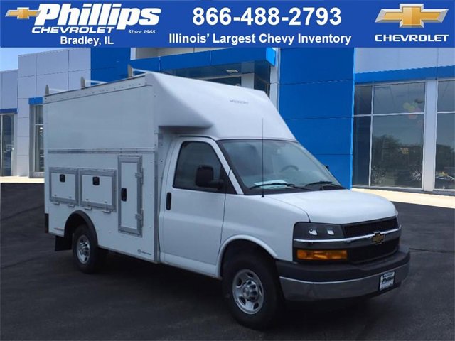 2025 Chevrolet Express Cutaway Base's photo