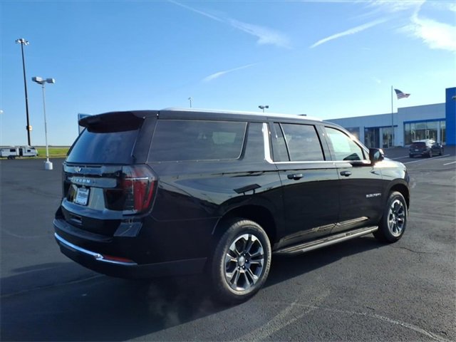 2025 Chevrolet Suburban LS photo 3