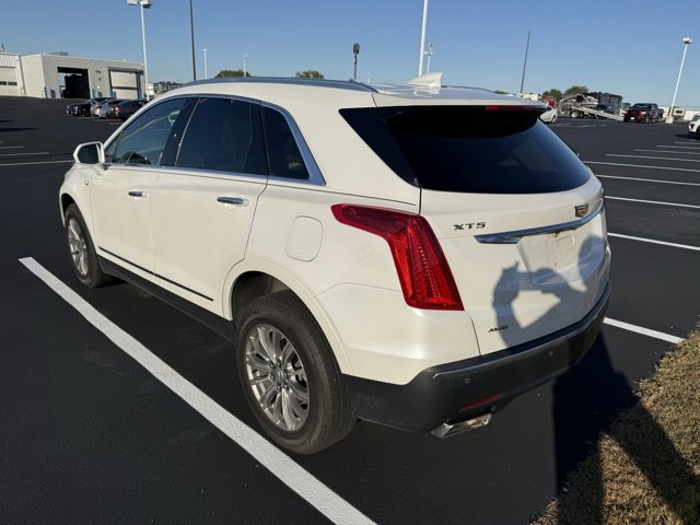 2017 Cadillac XT5 Luxury photo 2
