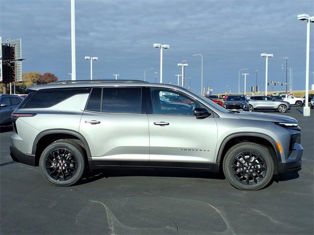 2026 Chevrolet Traverse photo 2