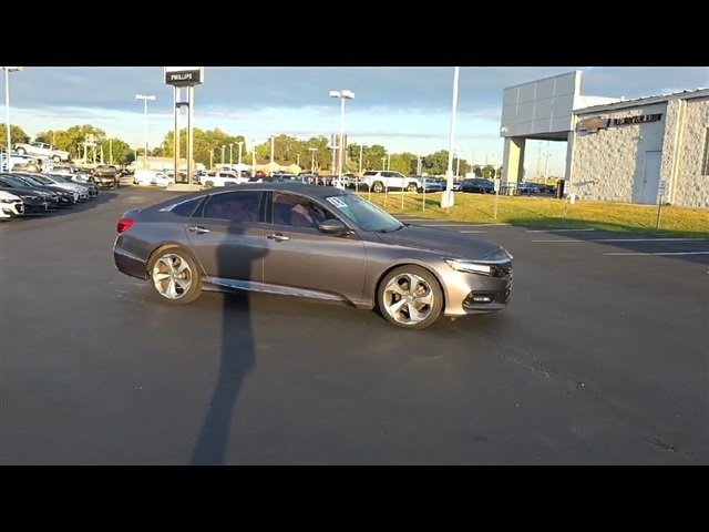 2018 Honda Accord Touring photo 2