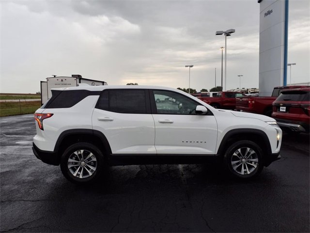 2026 Chevrolet Equinox LT photo 2