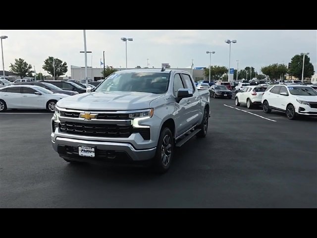 2022 Chevrolet Silverado 1500 LT photo 4