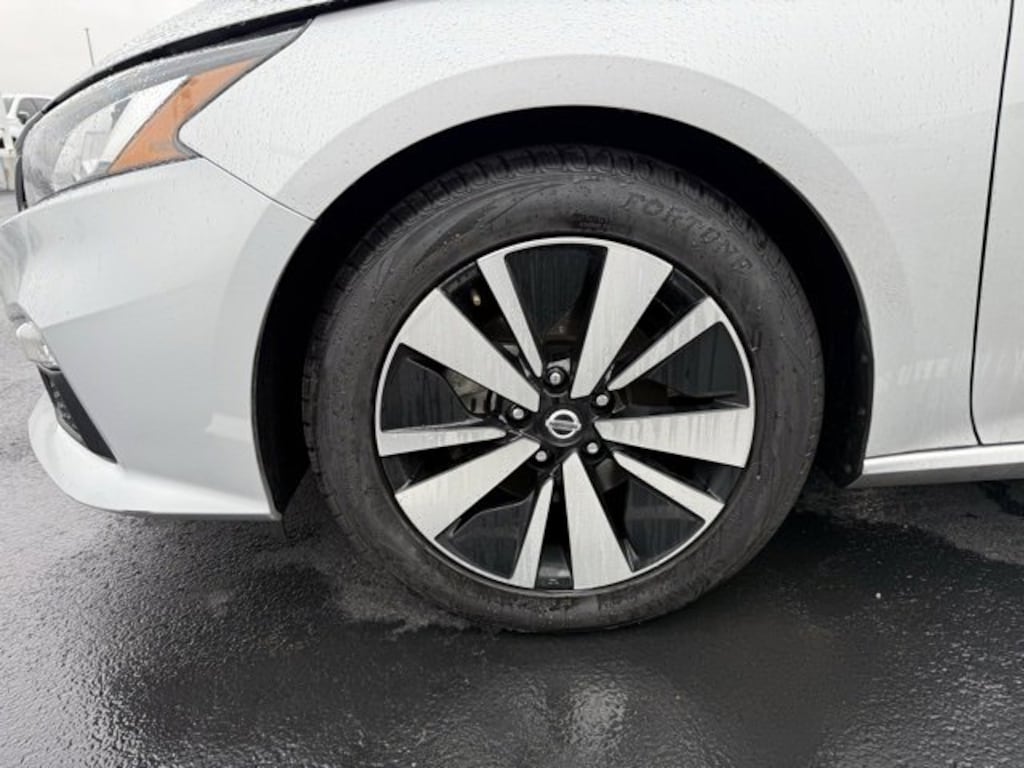 Used 2022 Nissan Altima SV FWD Sedan