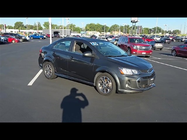 2020 Chevrolet Sonic LT photo 2