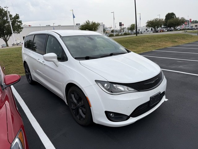 2018 Chrysler Pacifica Touring Plus photo 4