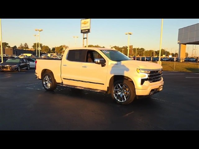 2024 Chevrolet Silverado 1500 High Country photo 2