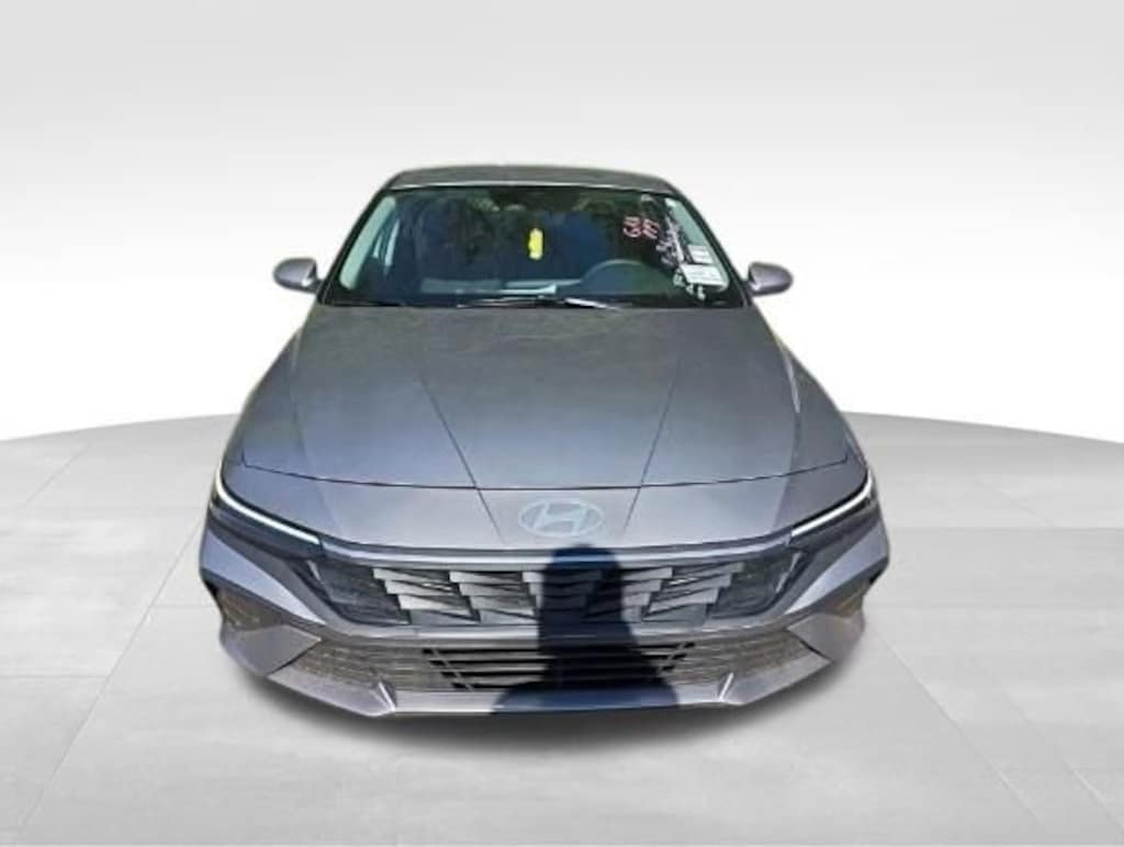 Used 2025 Hyundai Elantra SE Sedan