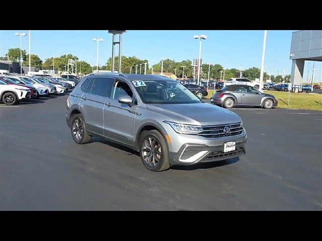 2022 Volkswagen Tiguan SE photo 2