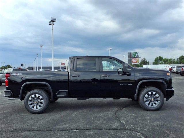 2025 Chevrolet Silverado 2500HD Custom photo 2
