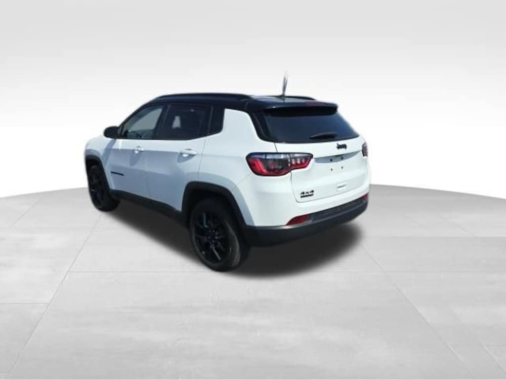 Used 2022 Jeep Compass Altitude 4x4 SUV