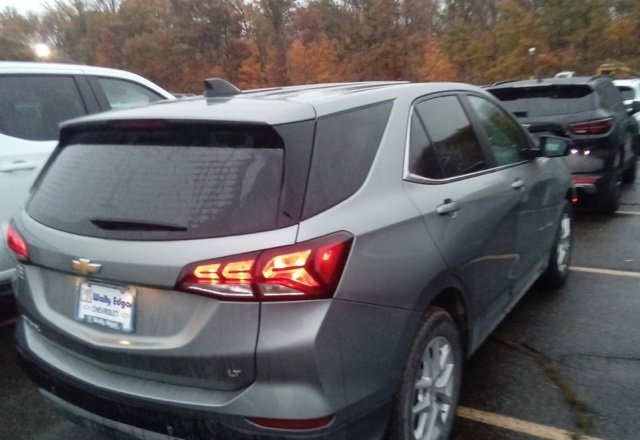 2023 Chevrolet Equinox LT photo 3
