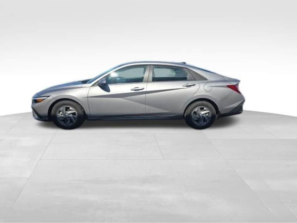 Used 2025 Hyundai Elantra SE Sedan