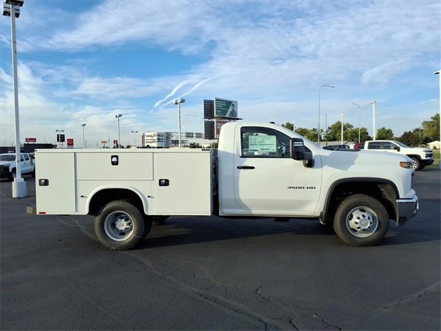 2025 Chevrolet Silverado 3500HD Work Truck photo 2
