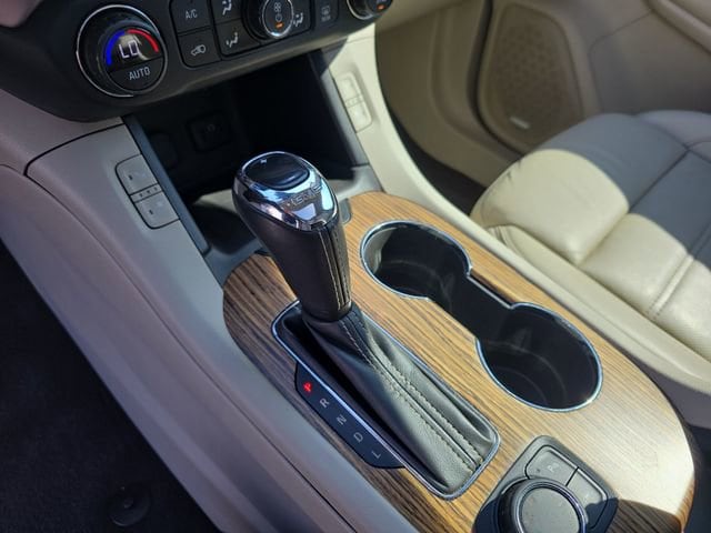 2017 GMC Acadia Denali - Photo 23