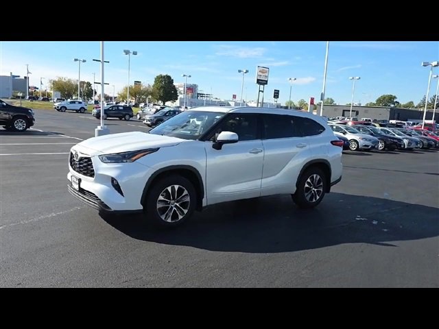 2022 Toyota Highlander XLE photo 4