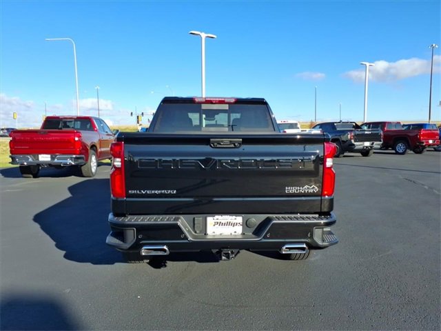 2026 Chevrolet Silverado 1500 High Country photo 3