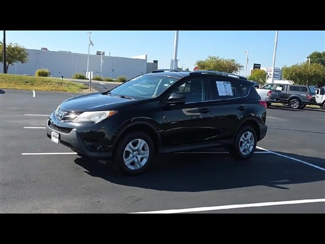 2014 Toyota RAV4 LE photo 4