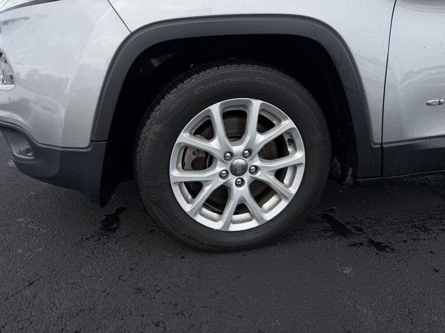 2016 Jeep Cherokee Latitude photo 2