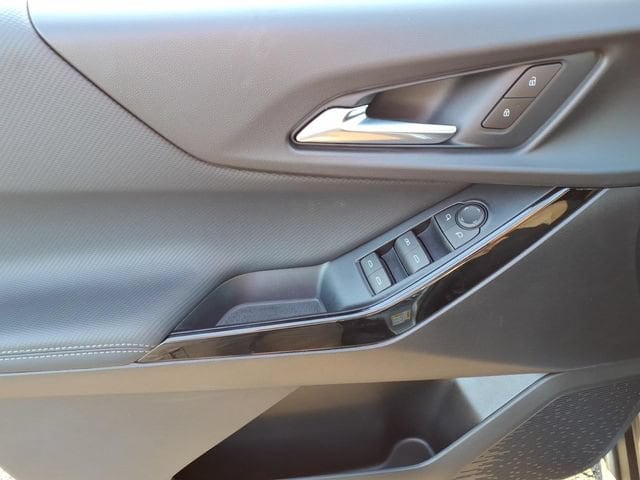 2027 Chevrolet Equinox LT - Photo 8