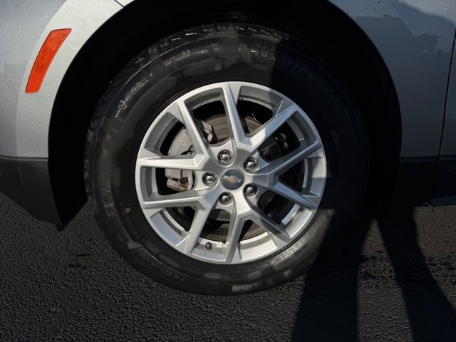 2023 Chevrolet Equinox LT photo 2