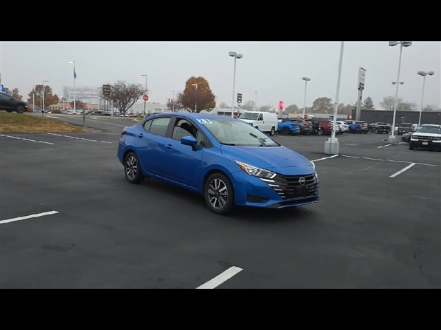 2023 Nissan Versa SV photo 2