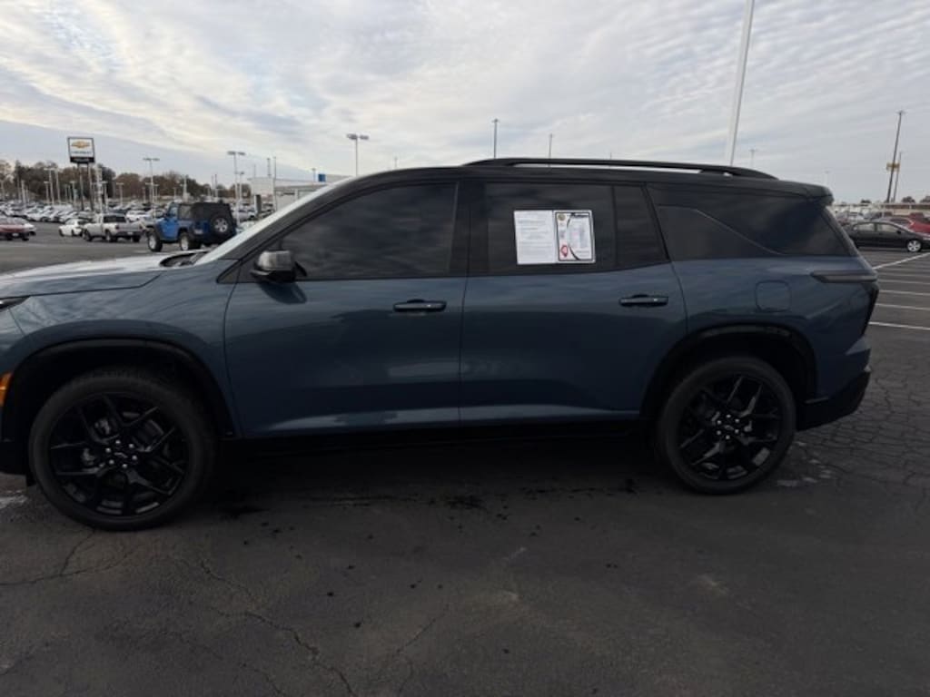 Used 2025 Chevrolet Traverse RS SUV