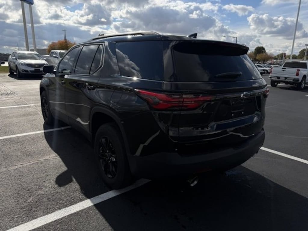 Used 2023 Chevrolet Traverse LT Leather SUV