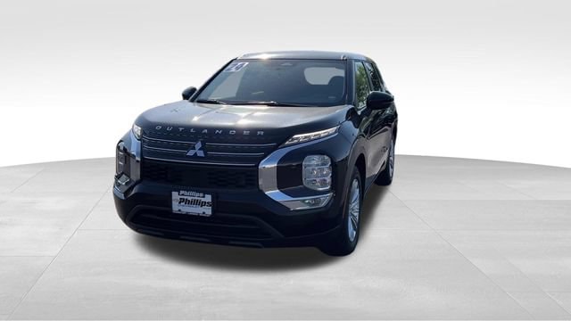 2024 Mitsubishi Outlander ES - Photo 2