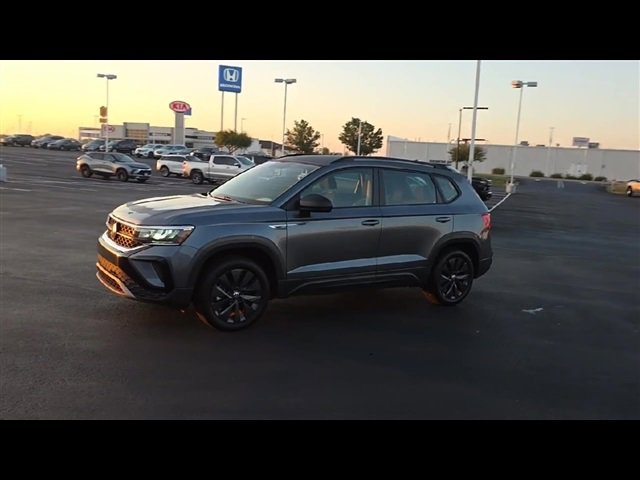 2022 Volkswagen Taos S photo 4