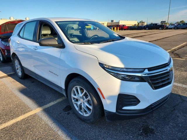 2022 Chevrolet Equinox LS photo 4