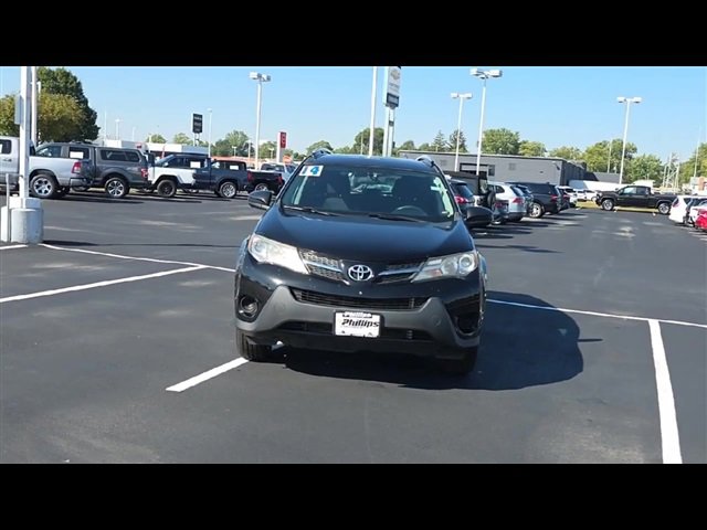 2014 Toyota RAV4 LE photo 3