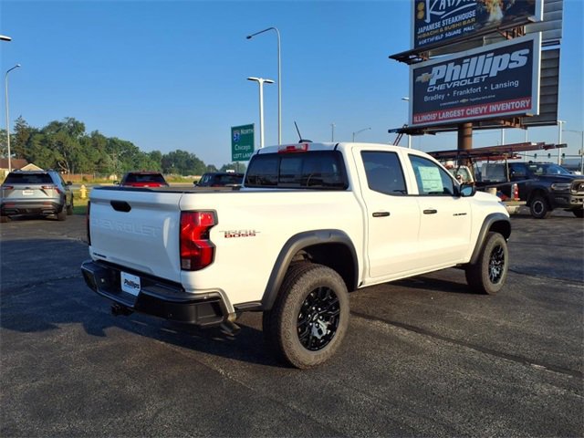 2026 Chevrolet Colorado Trail Boss photo 2