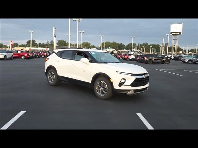 2024 Chevrolet Blazer 2LT photo 2