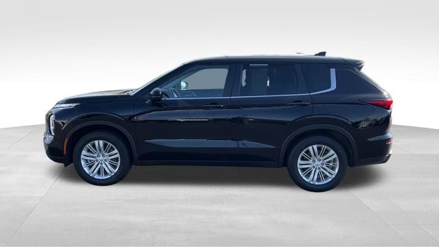 2024 Mitsubishi Outlander ES - Photo 3