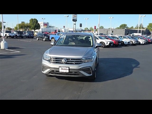 2022 Volkswagen Tiguan SE photo 3