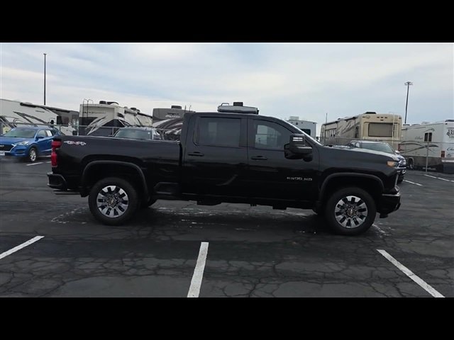 2025 Chevrolet Silverado 2500HD Custom photo 2